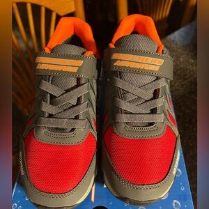 Big boys size 1 Skechers sneakers